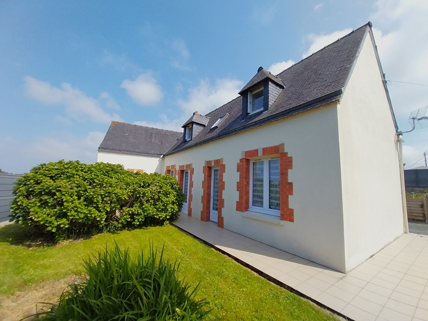 Maison 7 pièces 117 m² · à Trélévern · 117 m² · 368 421 €