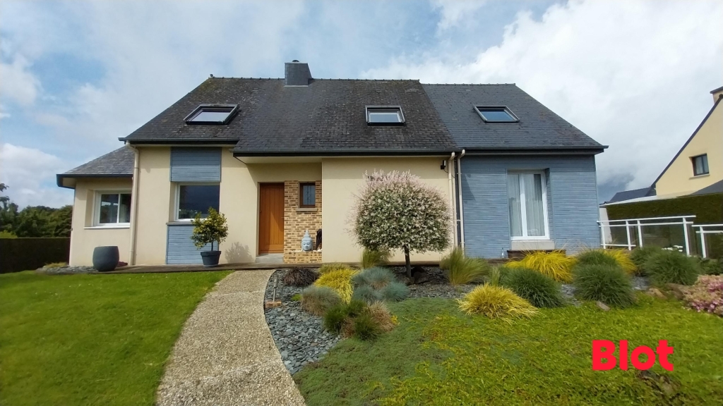 Maison 8 pièces 151 m² · à Sens-de-Bretagne · 151 m² · 384 900 €