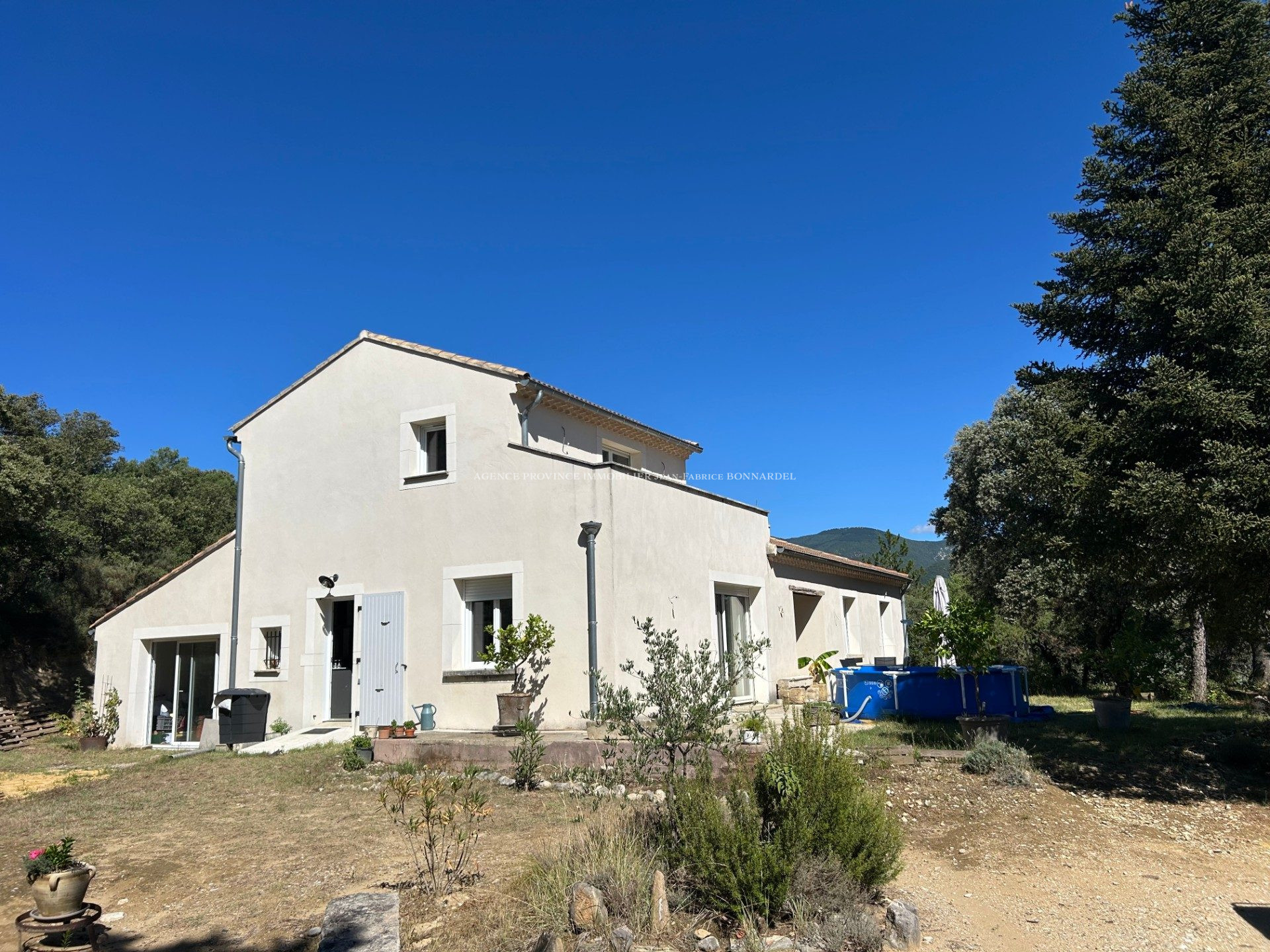 Maison 6 pièces 174 m² · à Rousset-les-Vignes · 174 m² · 441 000 €