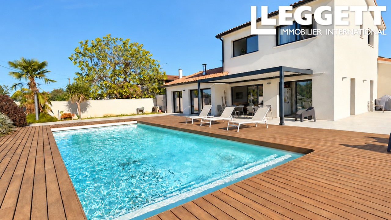 Maison 7 pièces 176 m² · à Estancarbon · 176 m² · 449 000 €