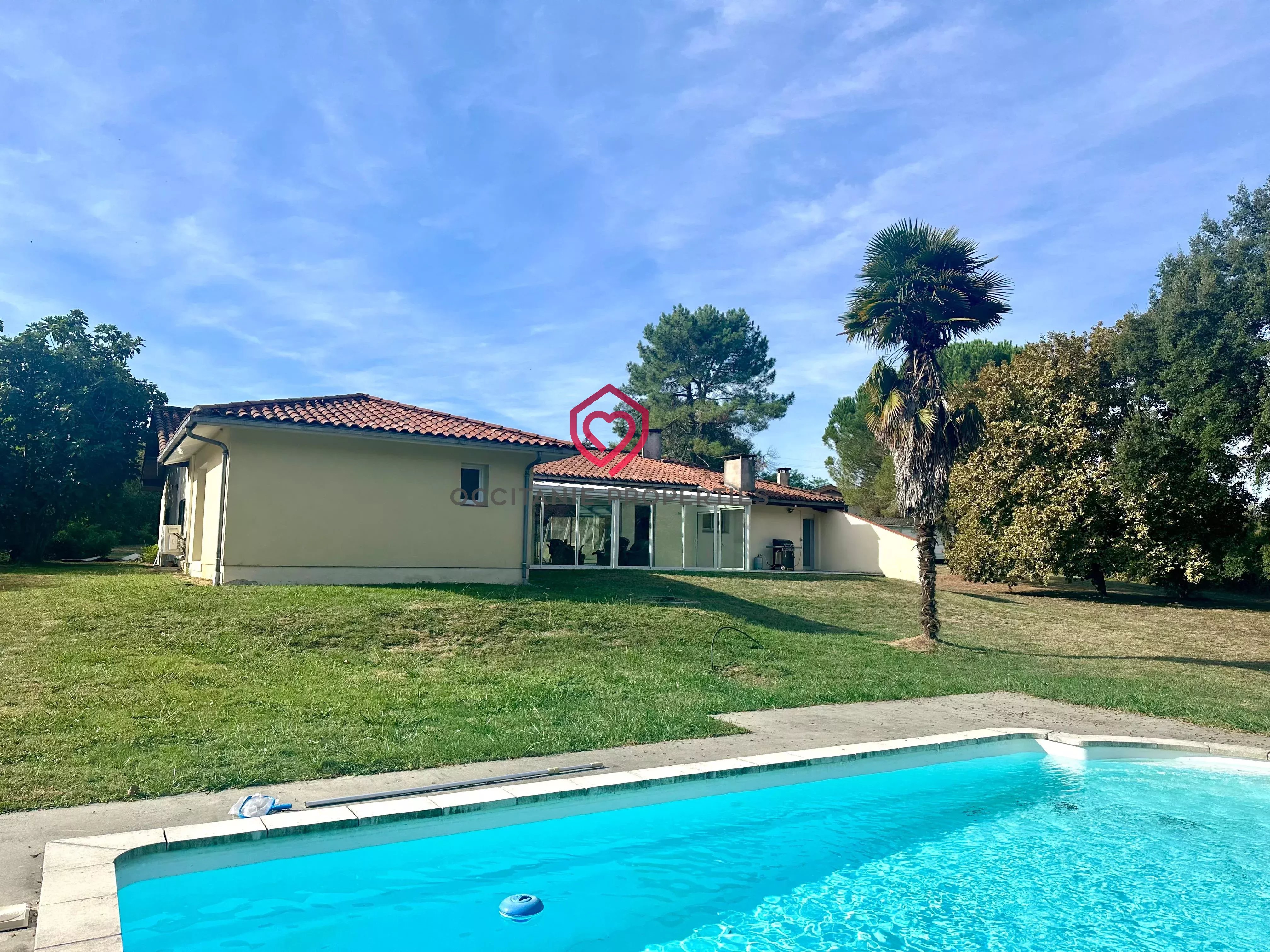 Maison 7 pièces 184 m² · à Castelnau d'Auzan Labarrère · 184 m² · 375 000 €