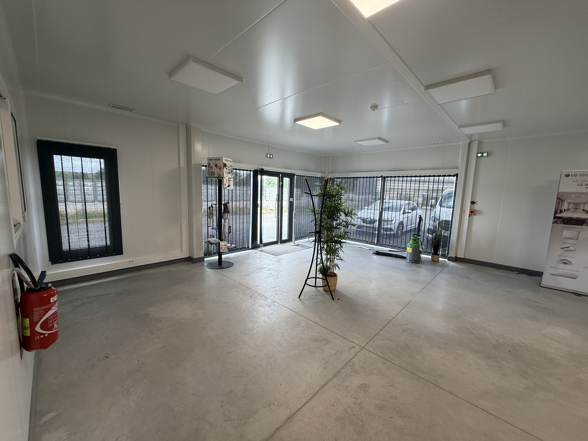 Local commercial 197 m² · à Roullet-Saint-Estèphe · 197 m² · 1 650 €/mois