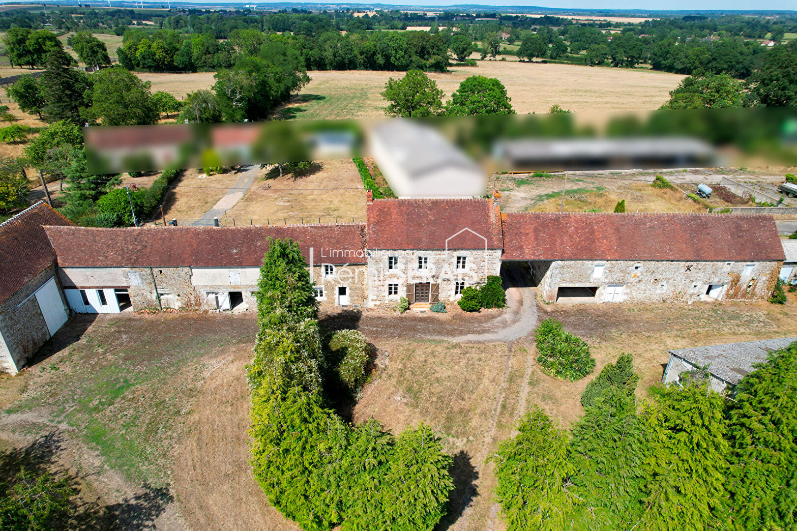 Maison 7 pièces 194 m² · à Fleuré · 194 m² · 181 900 €
