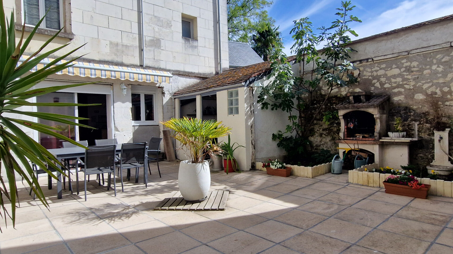Maison 10 pièces 279 m² · à Manthelan · 279 m² · 319 500 €