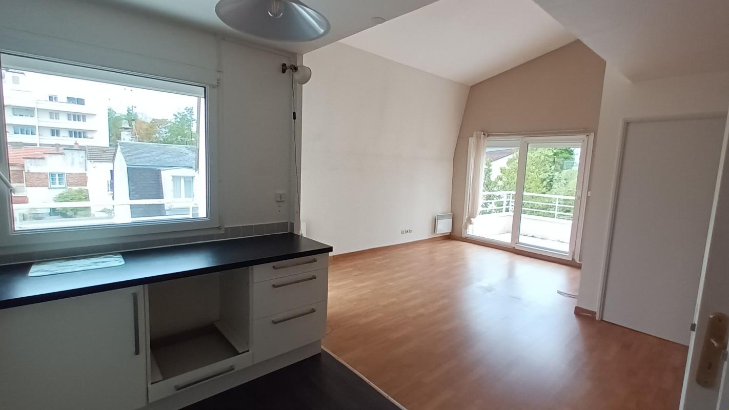Appartement – L HAY LES ROSES VAL-DE-MARNE ILE-DE-FRANCE - Vue 2