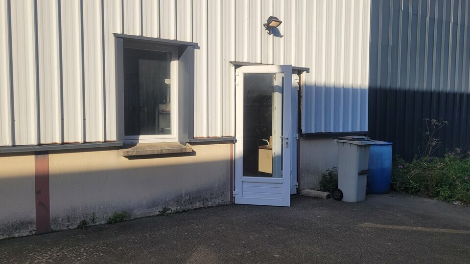 Local commercial 120 m² · à Saint-Jacques-sur-Darnétal · 120 m² · 780 €/mois