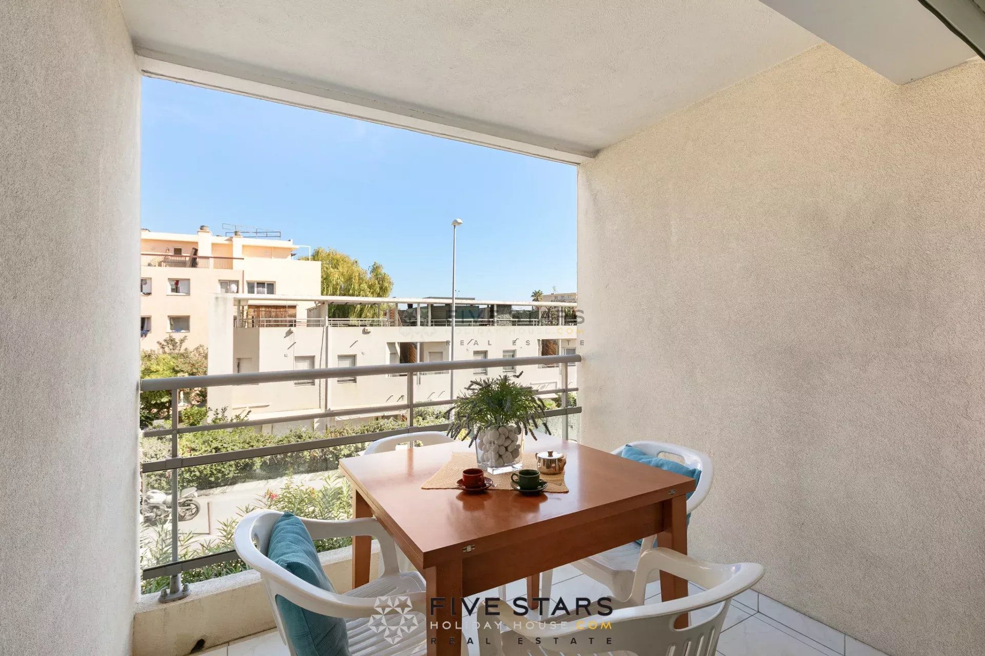 Appartement 2 pièces 30 m² · à Saint-Laurent-du-Var · 30 m² · 198 000 €