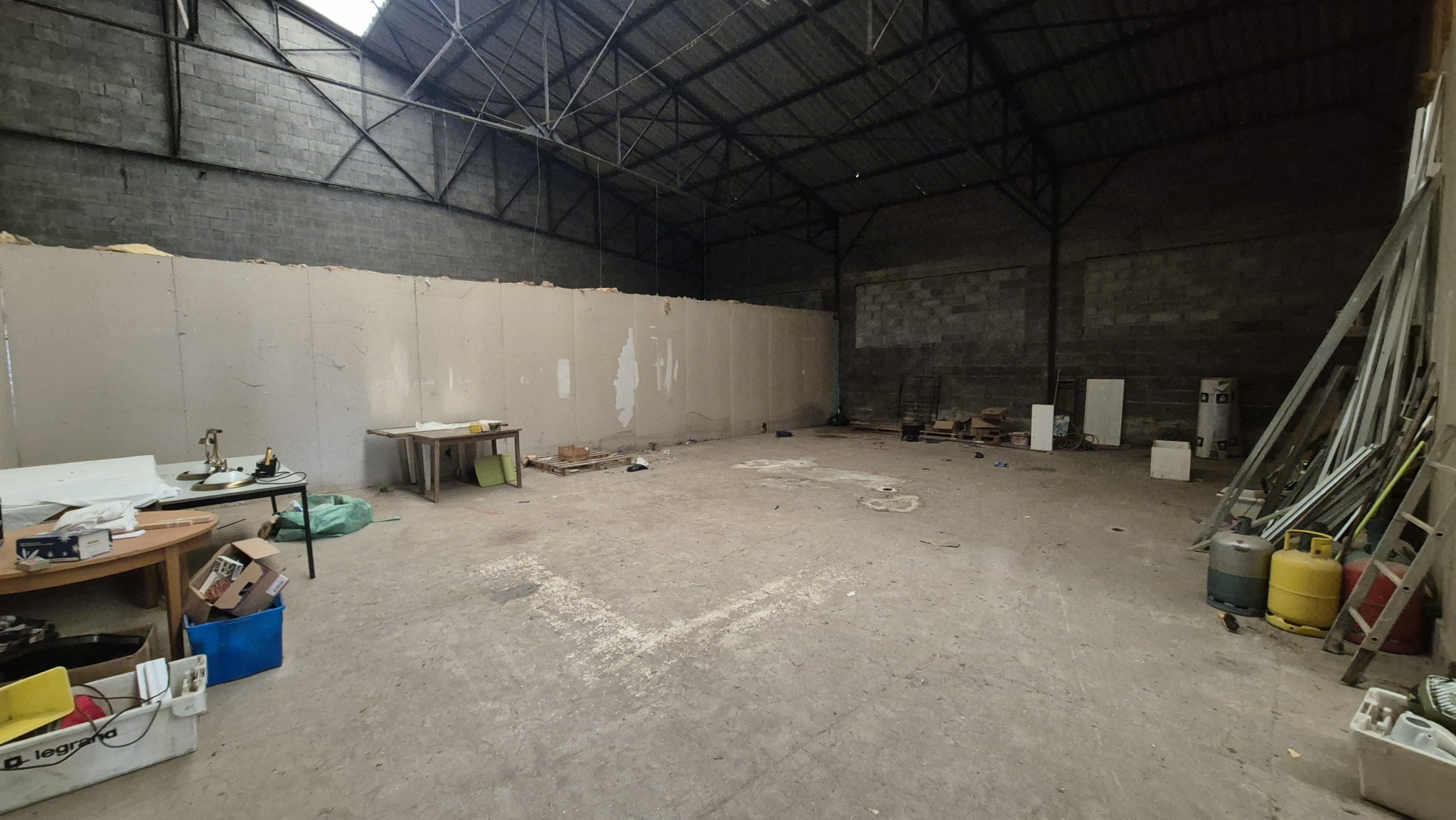 Local commercial 350 m² · à Burgnac · 350 m² · 66 000 €
