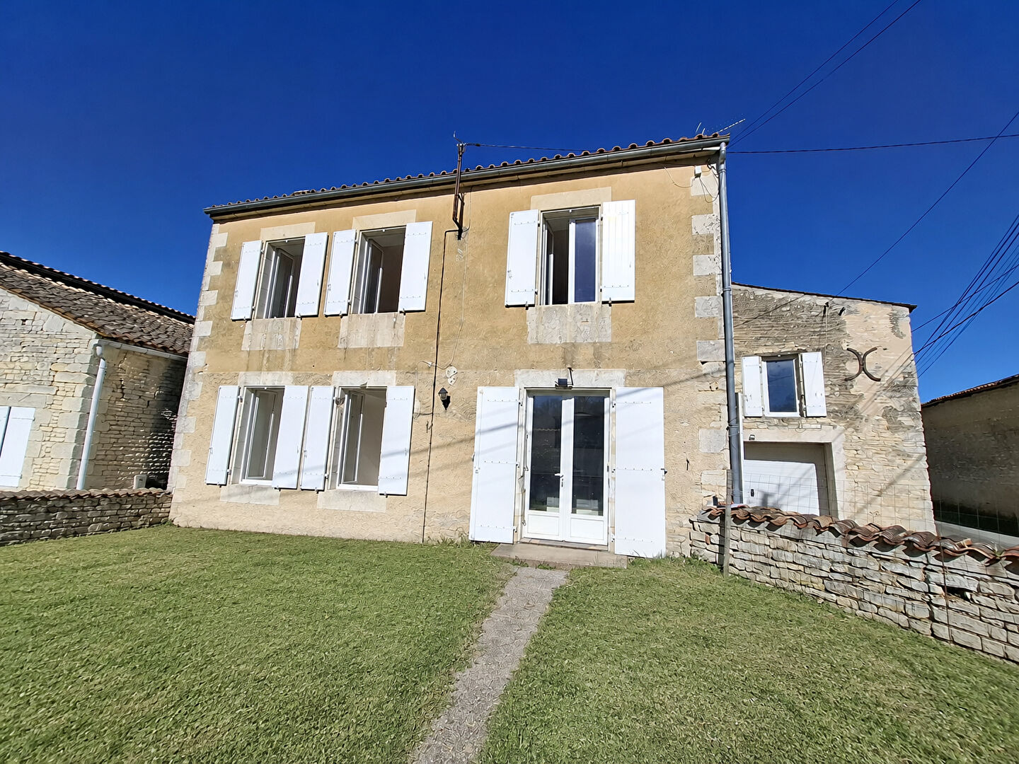 Maison 10 pièces 230 m² · à Prin-Deyrançon · 230 m² · 355 000 €