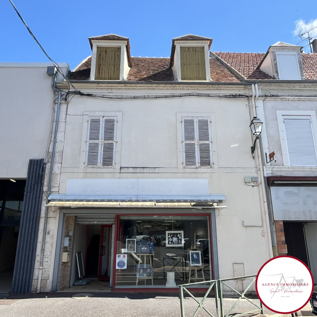 Immeuble 9 pièces 180 m² · à Saint-Amand-Montrond · 180 m² · 71 000 €