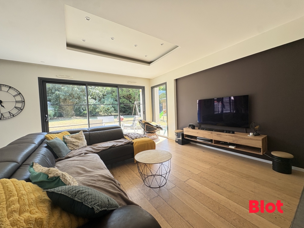 Maison 5 pièces 155 m² · à Saint-Péran · 155 m² · 322 400 €