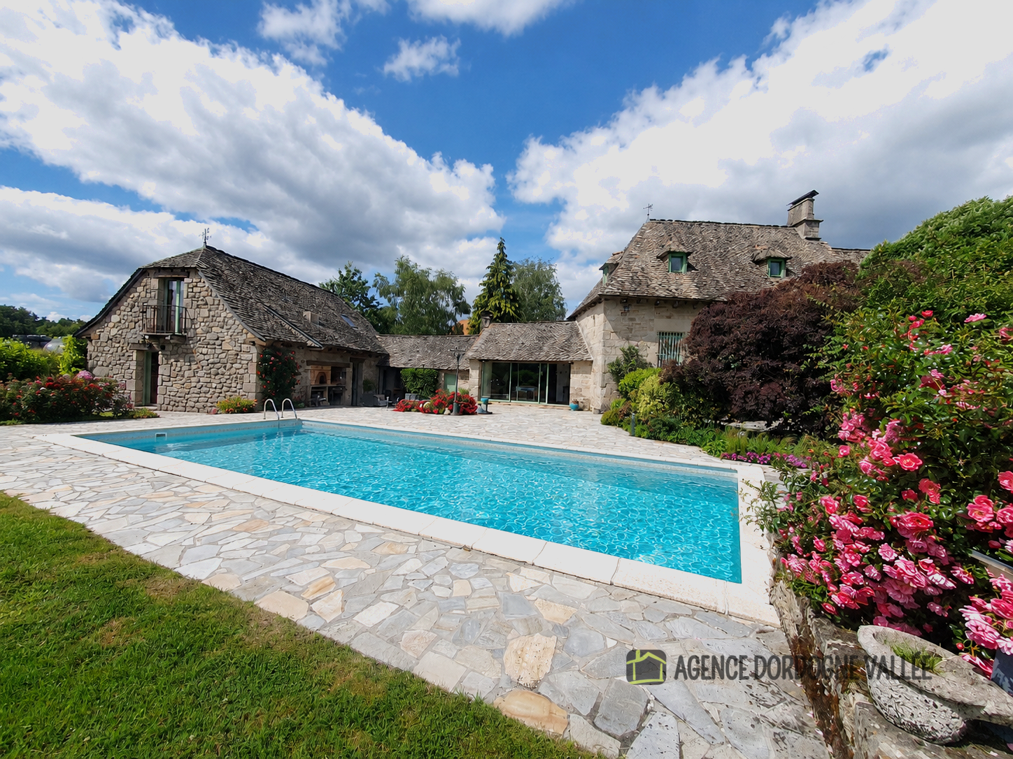 Maison 12 pièces 230 m² · à Servières-le-Château · 230 m² · 555 000 €