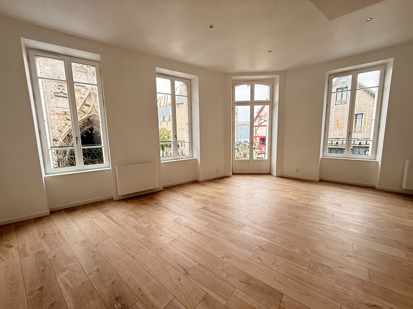 Appartement 6 pièces 126 m² · à Saint-Pol-de-Léon · 126 m² · 1 000 €/mois