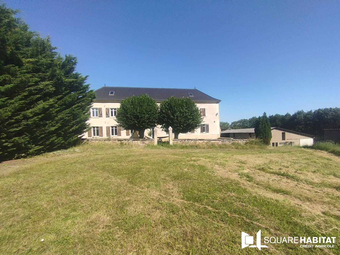 Maison 10 pièces 385 m² · à Saint-Vincent-de-Boisset · 385 m² · 318 000 €