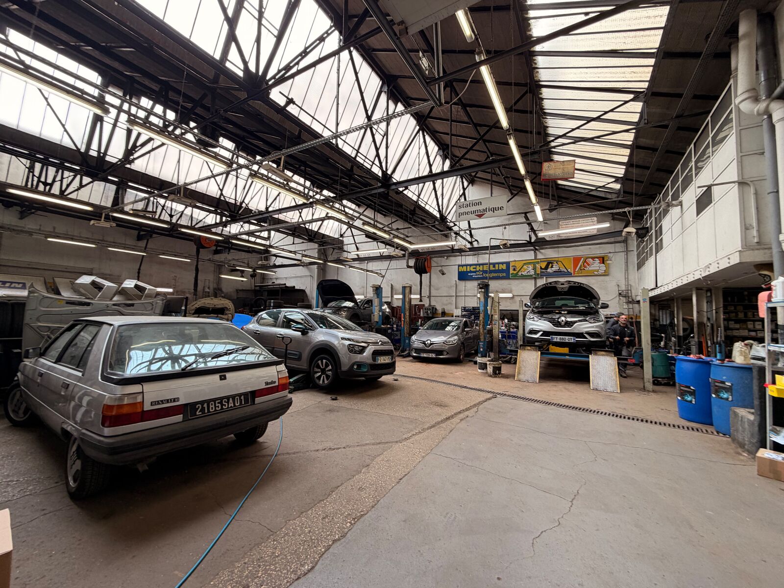 Local commercial 2500 m² · à Lyon 02 · 2 500 m² · 2 300 000 €