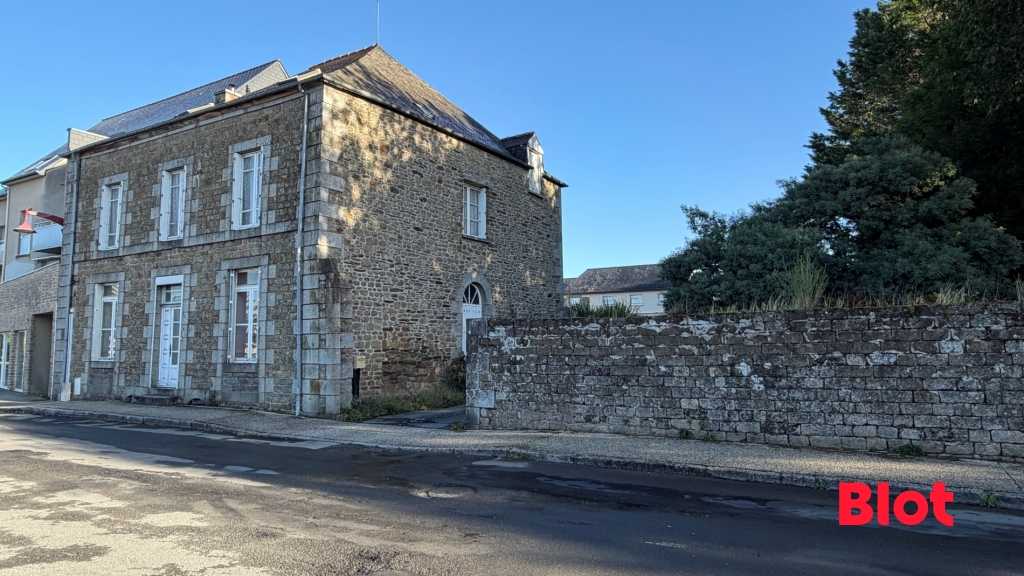 Maison 6 pièces 195 m² · à Maen Roch · 195 m² · 215 250 €
