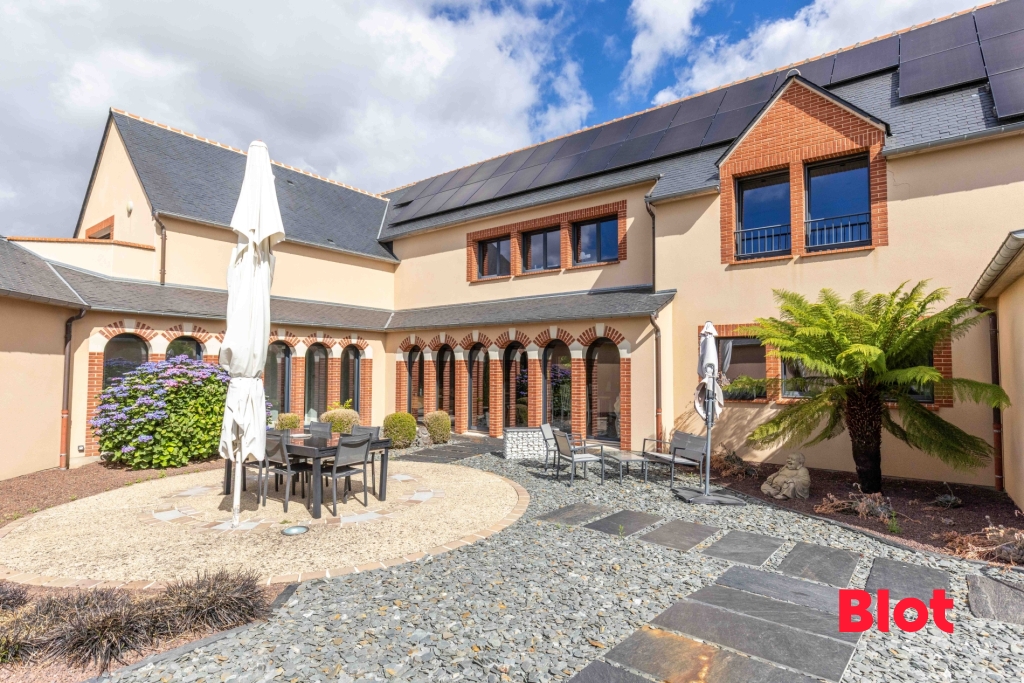 Maison 10 pièces 659 m² · à Bédée · 659 m² · 1 197 000 €