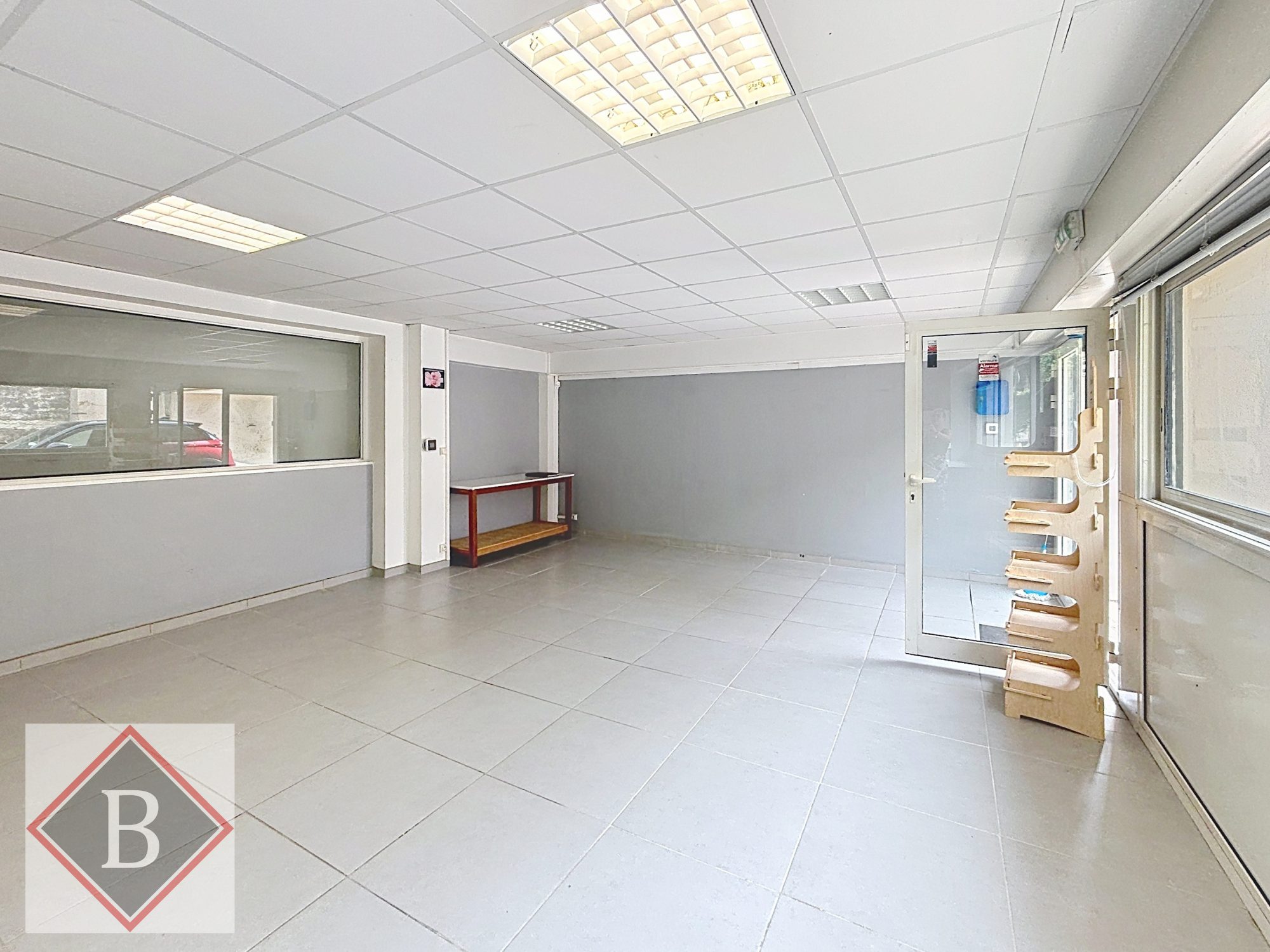 Local commercial 50 m² · à Mougins · 50 m² · 1 100 €/mois