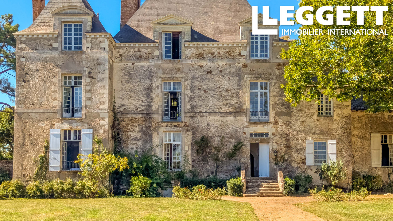 Maison 11 pièces 397 m² · à Le Loroux-Bottereau · 397 m² · 982 000 €