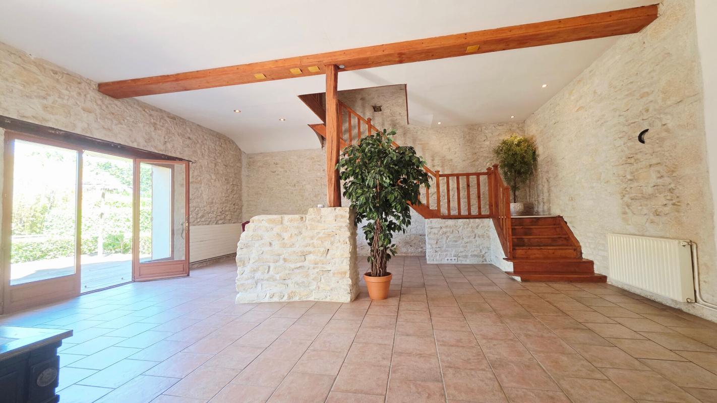 Maison 6 pièces 165 m² · à Civray · 165 m² · 239 900 €