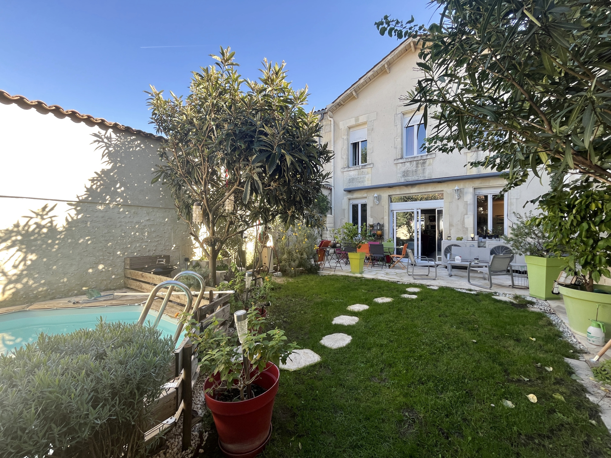 Maison 12 pièces 340 m² · à Cognac · 340 m² · 562 000 €