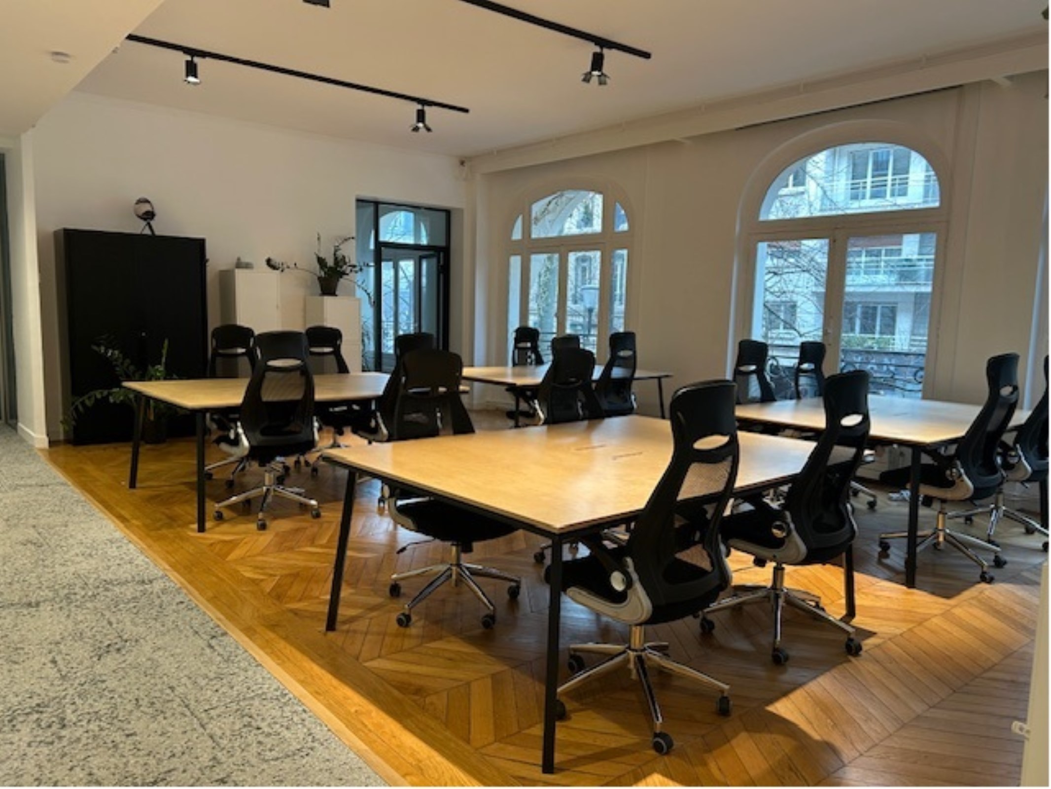 Local commercial 350 m² · à Paris 16 · 350 m² · 94 €/mois