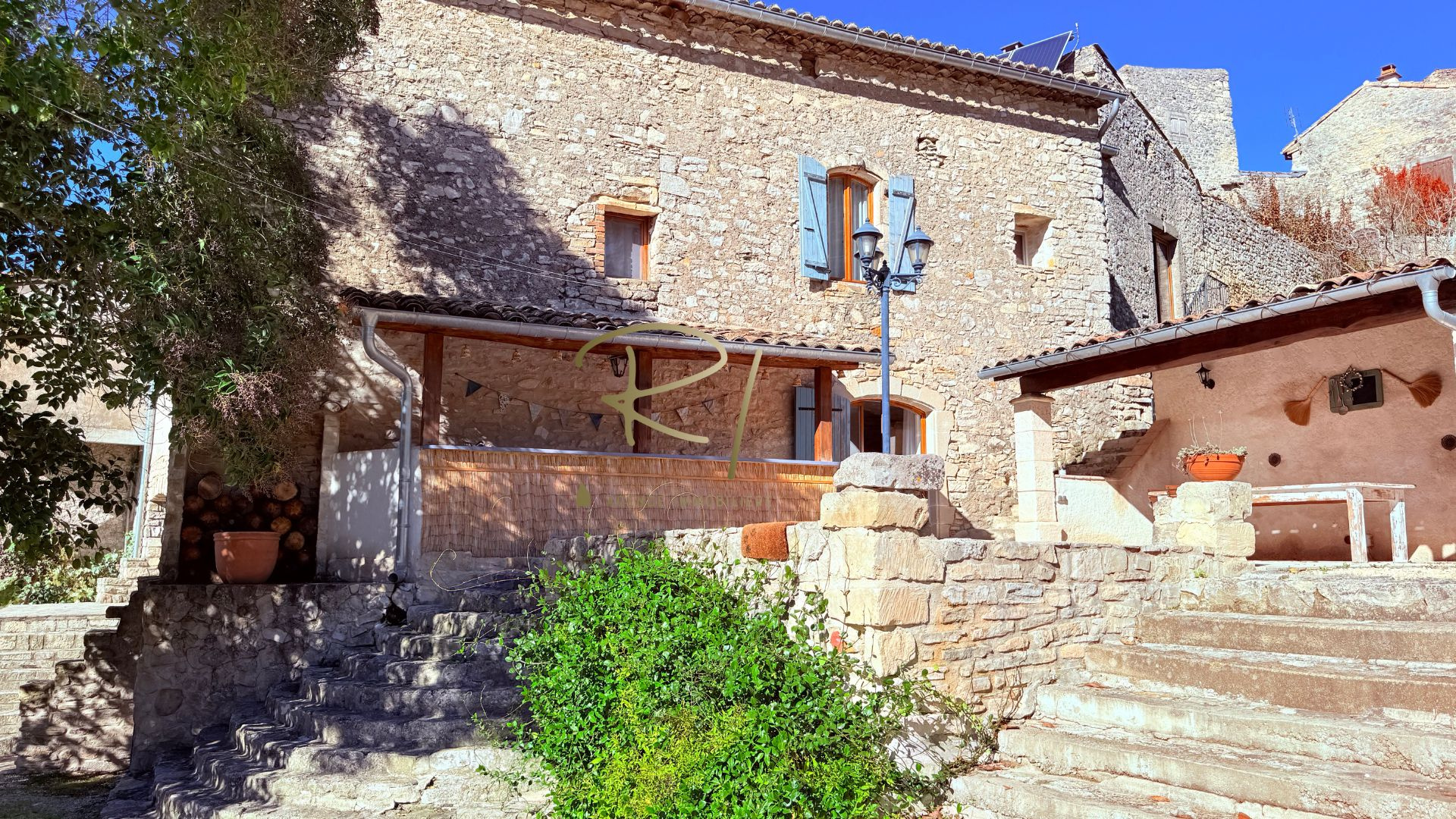 Maison 10 pièces 232 m² · à Rochegude · 232 m² · 790 000 €