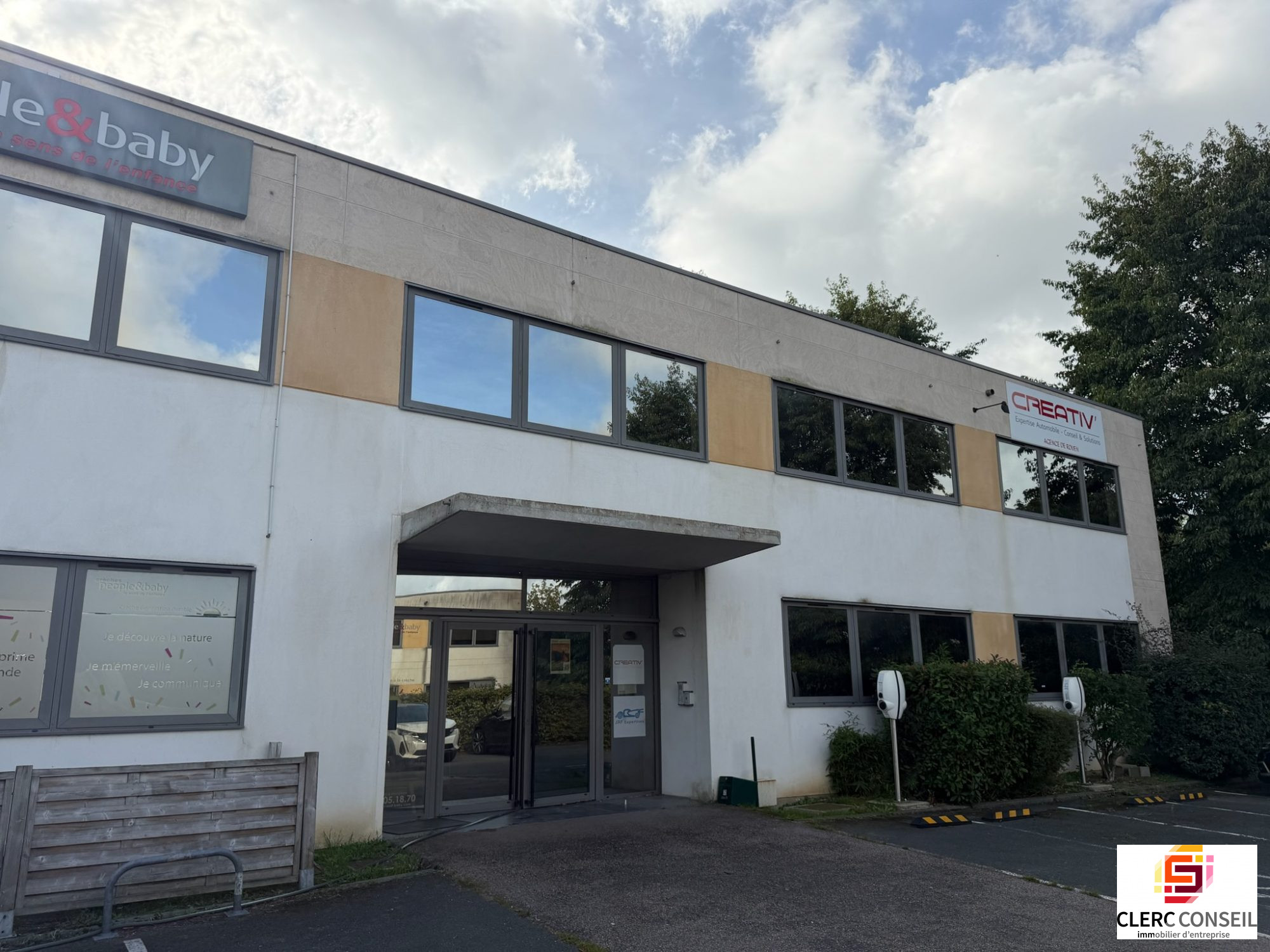 Local commercial 330 m² · à Bois-Guillaume · 330 m² · 3 667 €/mois