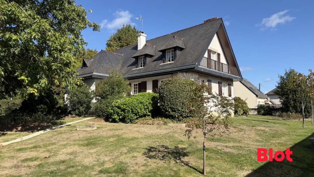 Maison 8 pièces 167 m² · à Liffré · 167 m² · 644 800 €