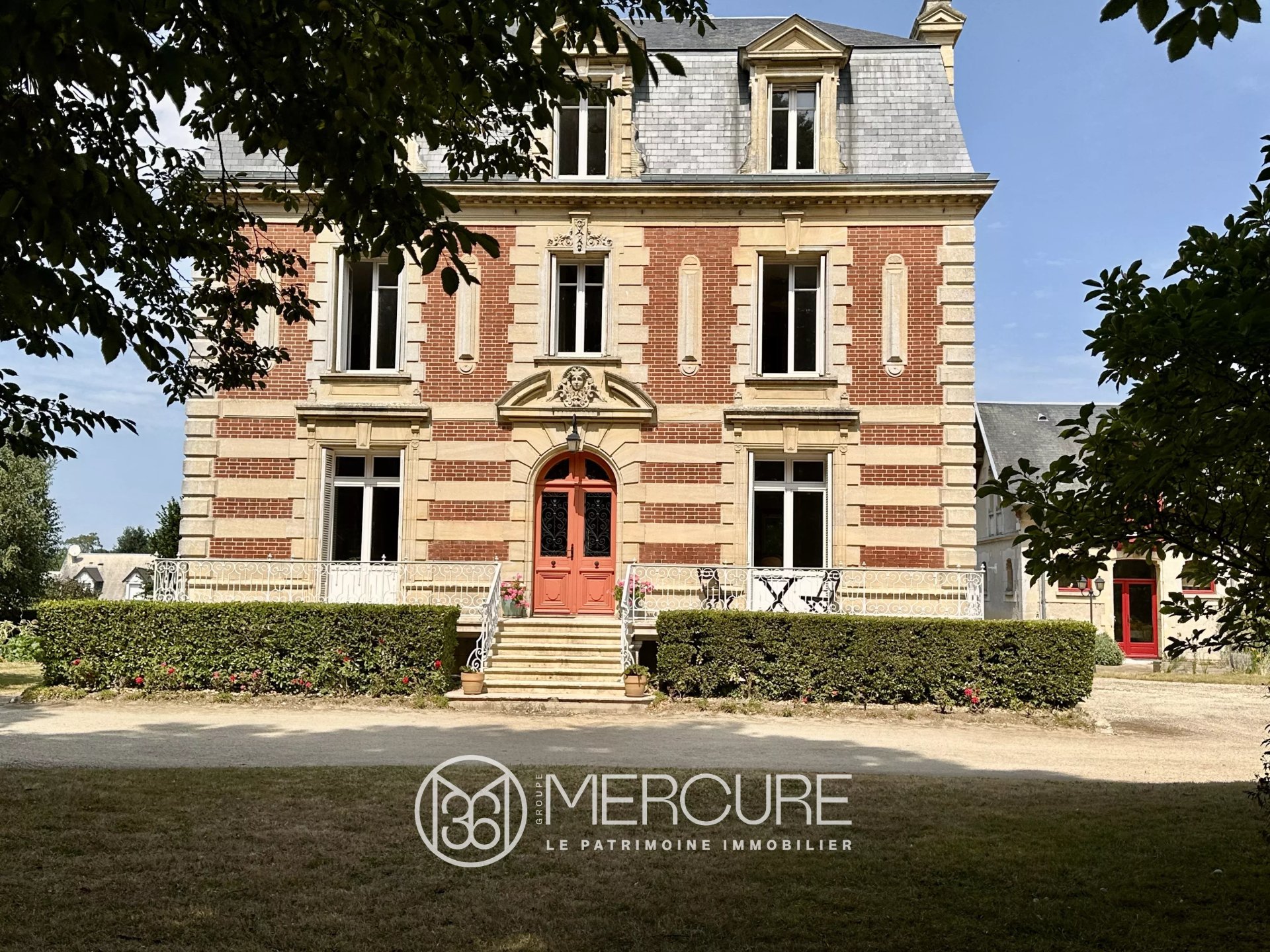 Maison 15 pièces 525 m² · à Douvres-la-Délivrande · 525 m² · 1 390 000 €