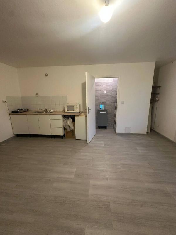 Immeuble 2 pièces 68 m² · à Noyon · 68 m² · 60 000 €