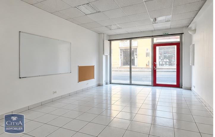 Local commercial 83 m² · à Mâcon · 83 m² · 990 €/mois