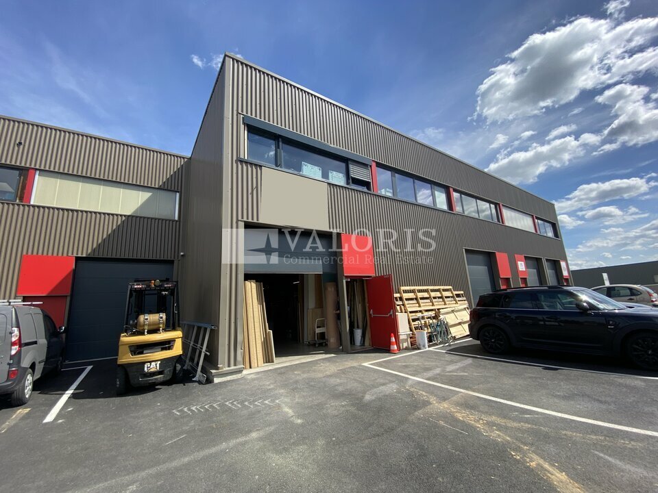 Local commercial 346 m² · à Limas · 346 m² · 3 100 €/mois