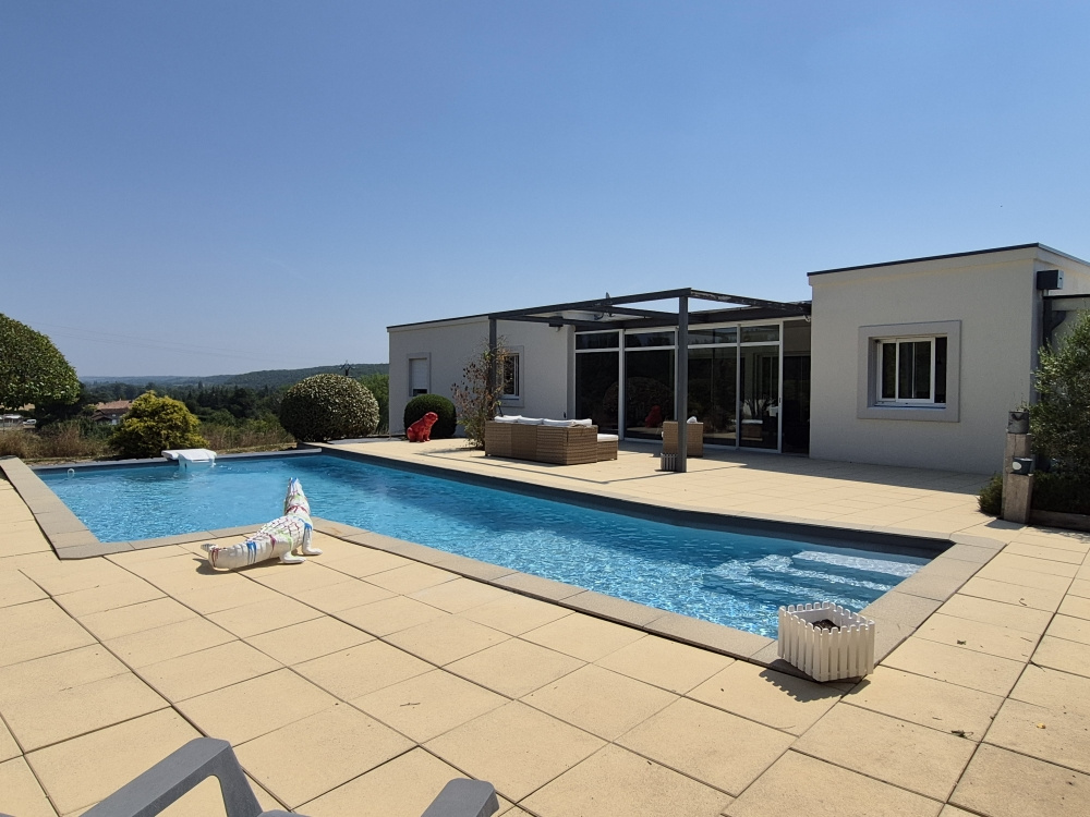 Maison 5 pièces 169 m² · à Saint-Jean-le-Comtal · 169 m² · 340 000 €