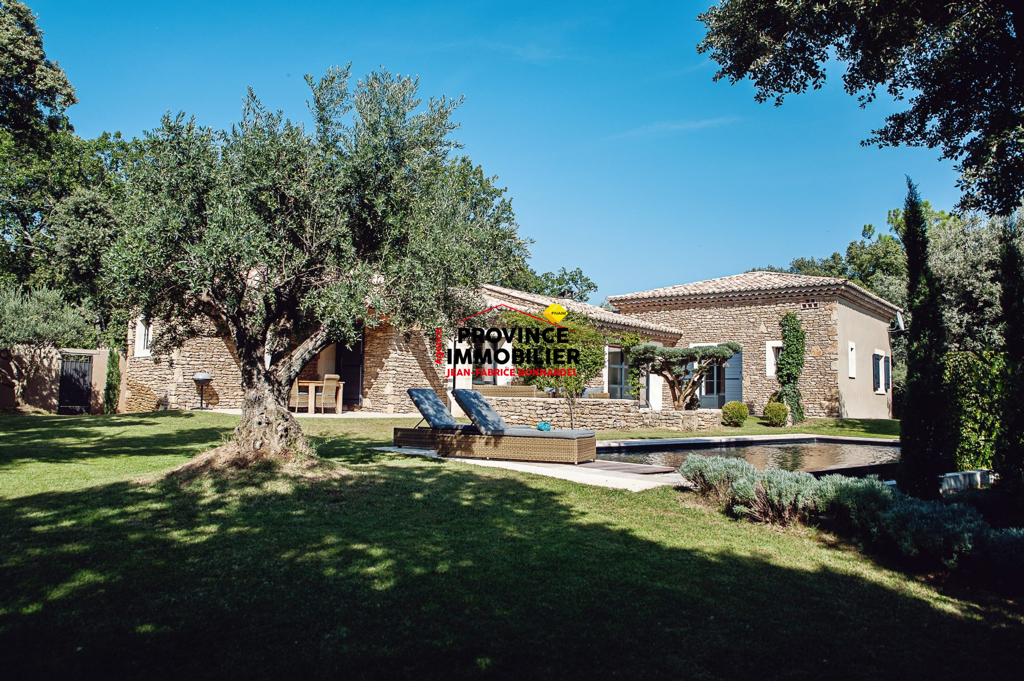 Maison 4 pièces 128 m² · à Suze-la-Rousse · 128 m² · 884 000 €