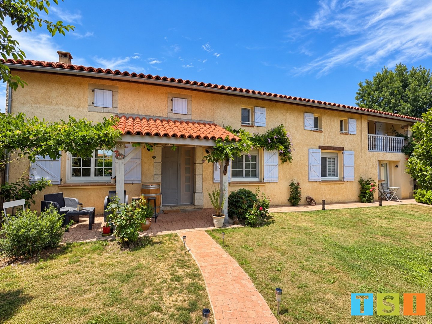 Maison 8 pièces 196 m² · à Ardiège · 196 m² · 356 000 €