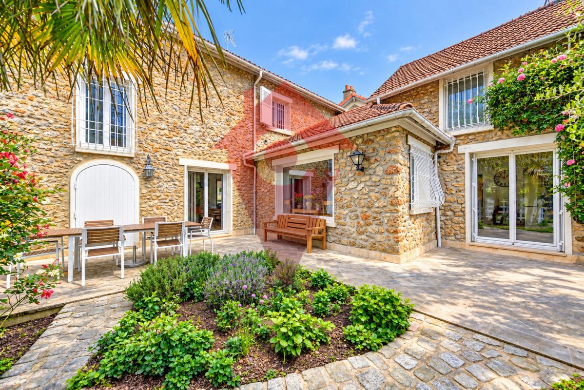 Maison 10 pièces 360 m² · à Orgeval · 360 m² · 1 190 000 €