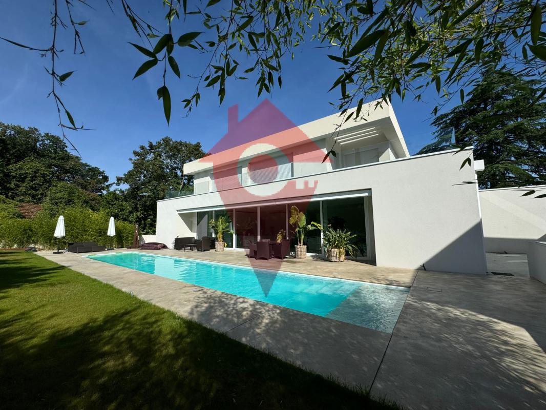 Maison 8 pièces 285 m² · à Orgeval · 285 m² · 1 590 000 €