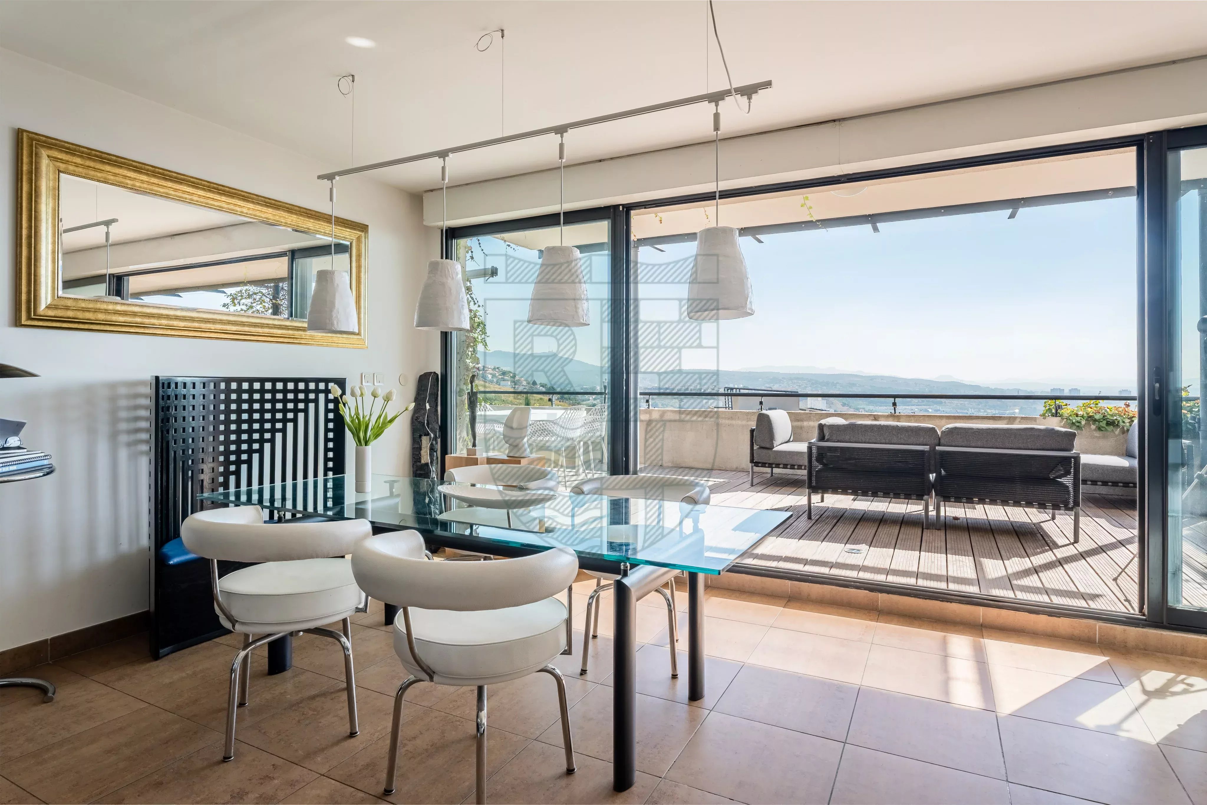 Maison 6 pièces 117 m² · à Marseille 16 · 117 m² · 750 000 €