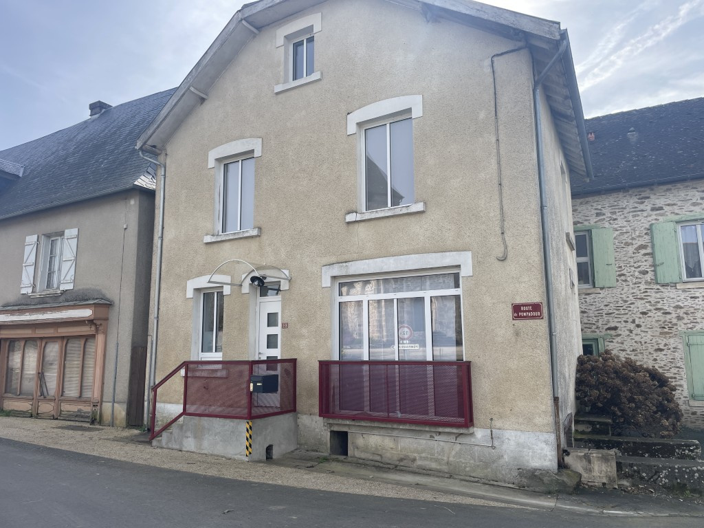 Maison 3 pièces 76 m² · à St Cyr les Champagnes · 76 m² · 610 €/mois