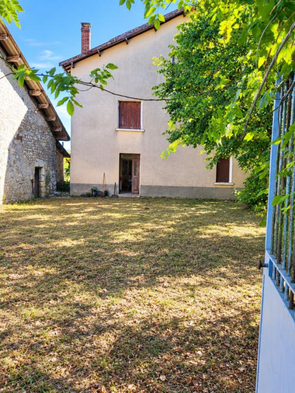 Maison 6 pièces 110 m² · à Eyzerac · 110 m² · 129 000 €