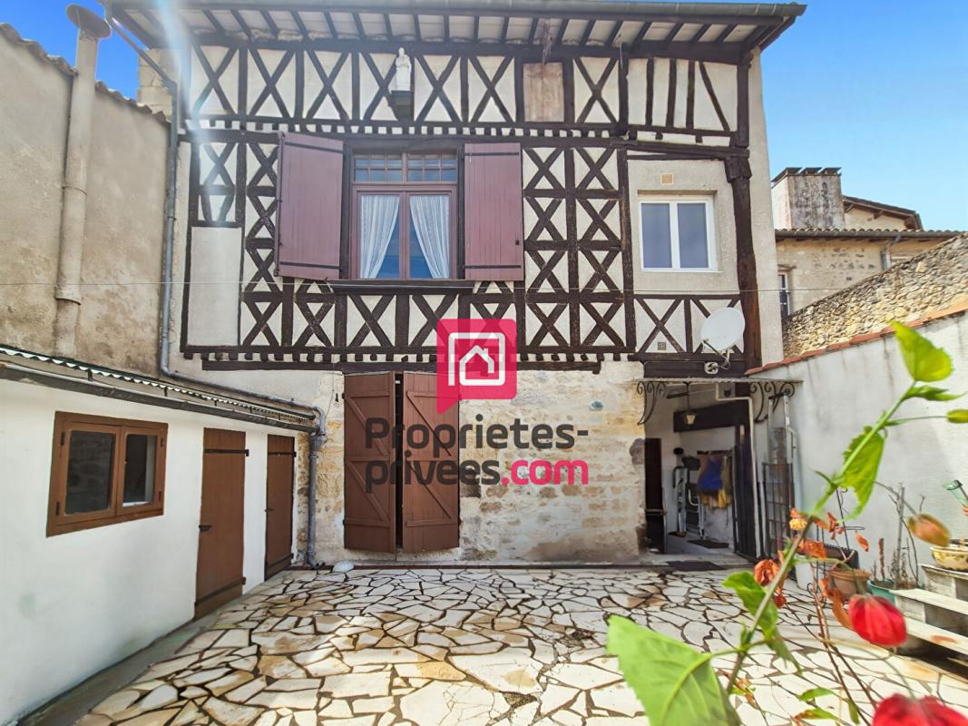 Maison 8 pièces 270 m² · à Casteljaloux · 270 m² · 158 000 €