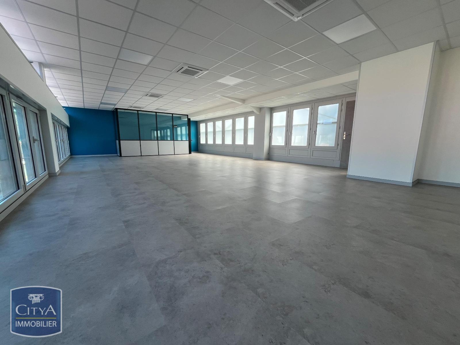 Local commercial 188 m² · à Charnay-lès-Mâcon · 188 m² · 4 040 €/mois