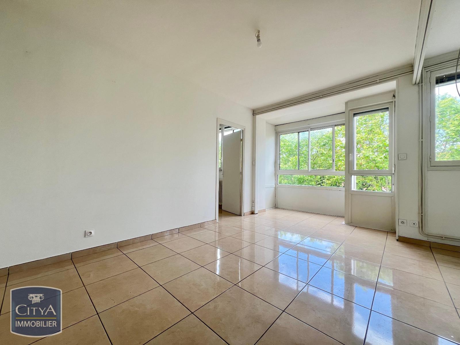 Appartement 2 pièces 38 m² · à Saint-Priest · 38 m² · 648 €/mois
