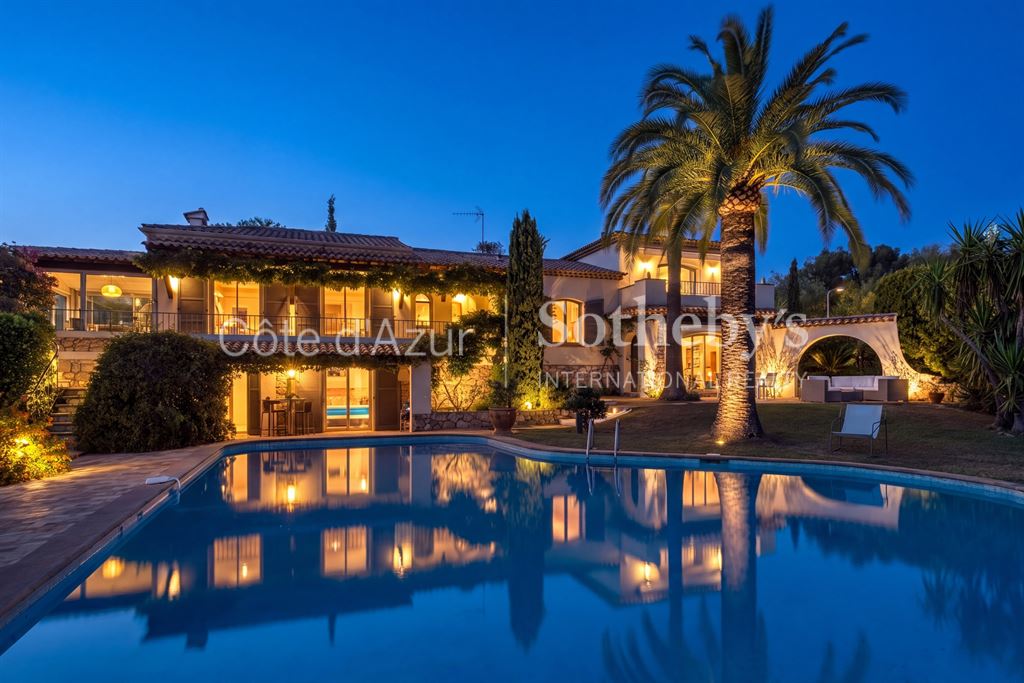 Maison 5 pièces 262 m² · à Vallauris · 262 m² · 3 495 000 €