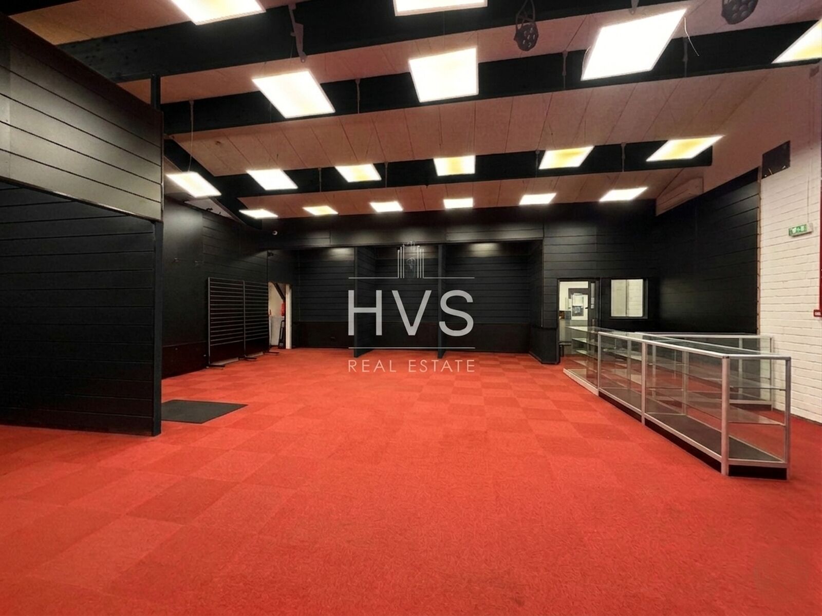Local commercial 510 m² · à Éguilles · 510 m² · 990 000 €