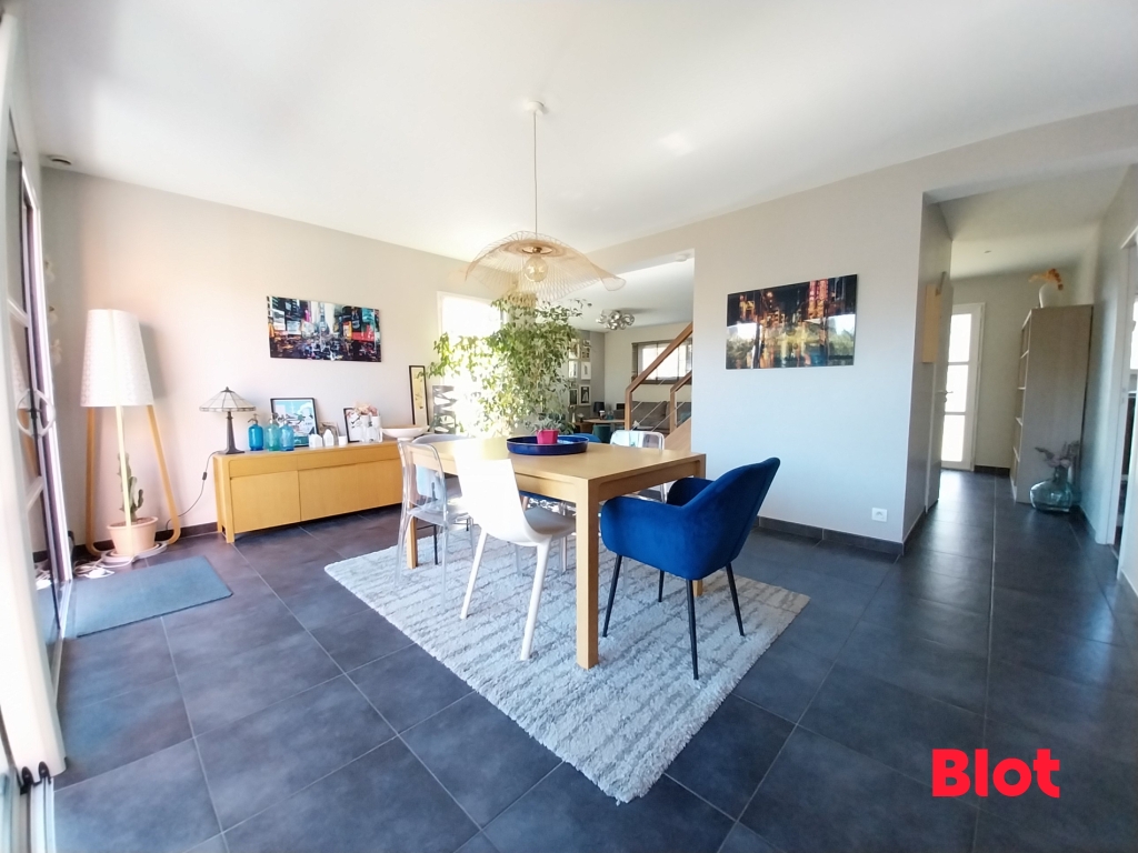 Maison 7 pièces 164 m² · à Saint-Grégoire · 164 m² · 696 800 €