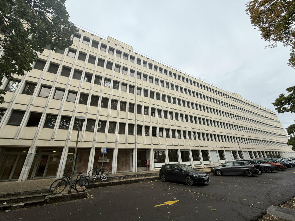 Local commercial 1355 m² · à Villeurbanne · 1 355 m² · 21 761 €/mois