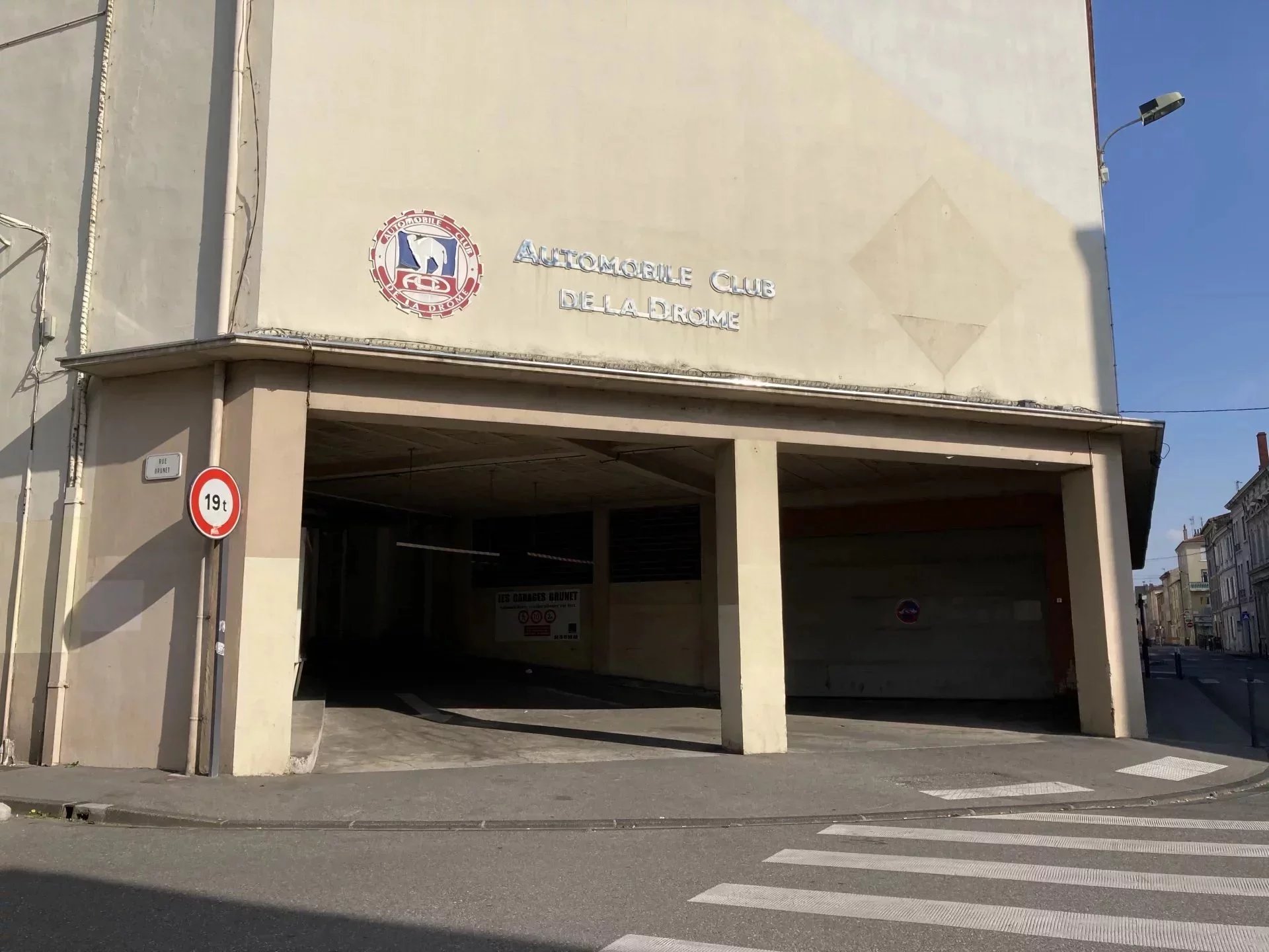 Parking VALENCE 26000 · 84 €/mois
