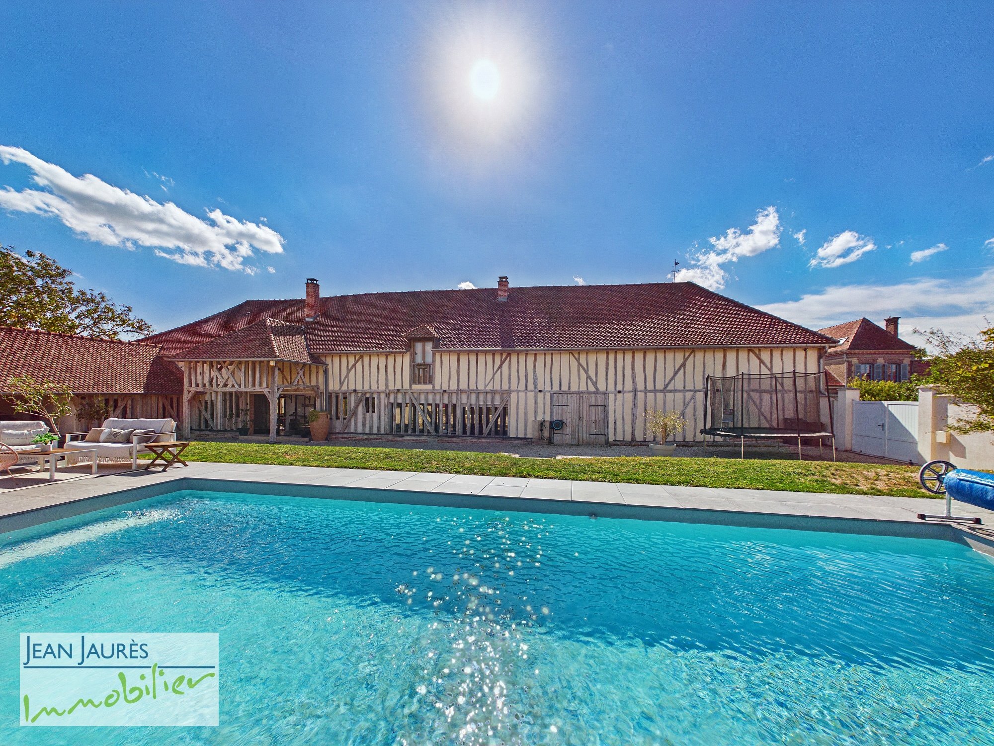 Maison 9 pièces 315 m² · à Mesnil-Sellières · 315 m² · 735 000 €